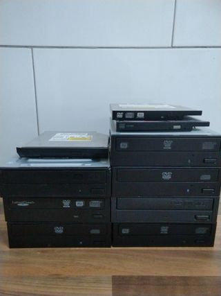 Grabadoras DVD/CD RW y lector DVD.