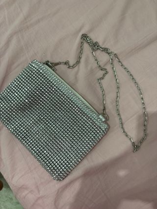 Bolso de fiesta plateado con cadena