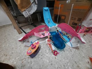 Yate de Barbie con figuras