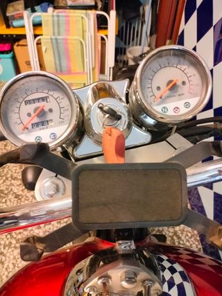 Moto Daelim Roja