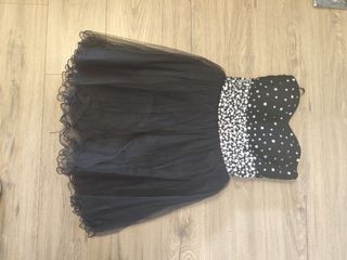 Vestido negro con pedrería plateada