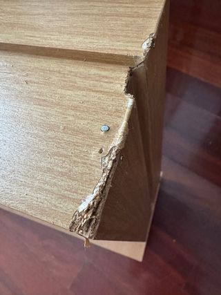 Conjunto de cuna de madera tallada y cambiador