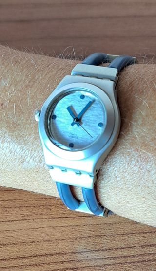 Reloj Swatch Mujer Irony Azul y Plateado