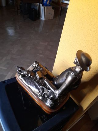Figura Don Quijote Leyendo Escayola