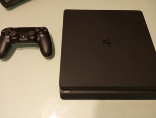 PS4 Slim 500GB + Mando Negro