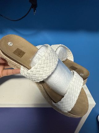 Sandalias de verano blancas
