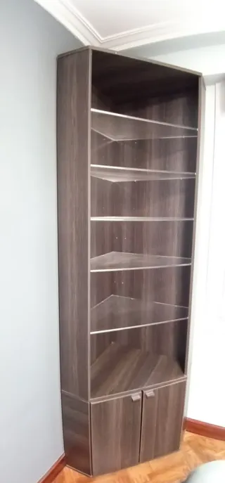Estantería rinconera madera y metacrilato
