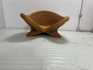Mesa y sillón de mimbre