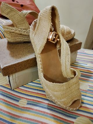 Sandalias esparto cuña beige