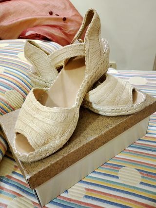 Sandalias esparto cuña beige