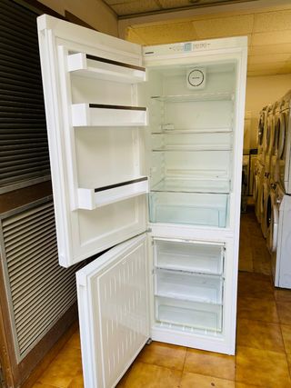 Nevera Liebherr blanca