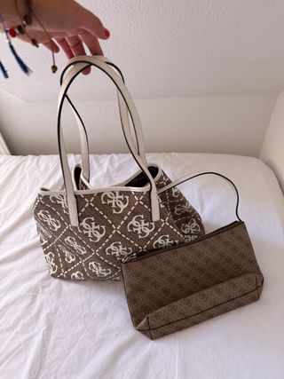 Bolso Guess grande estampado