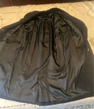 Abrigo negro de paño hecho a medida