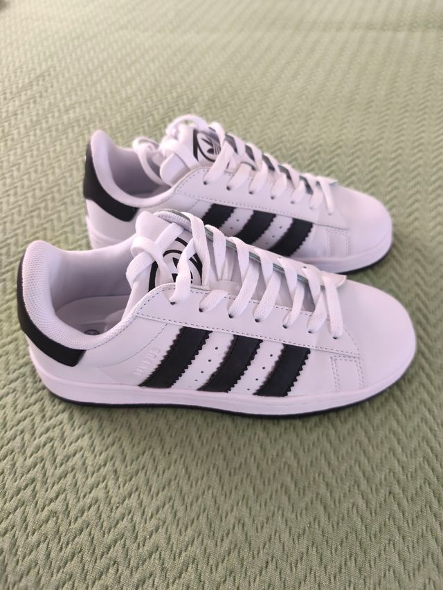 Zapatillas Adidas Campus Blancas y Negras
Nuevas
