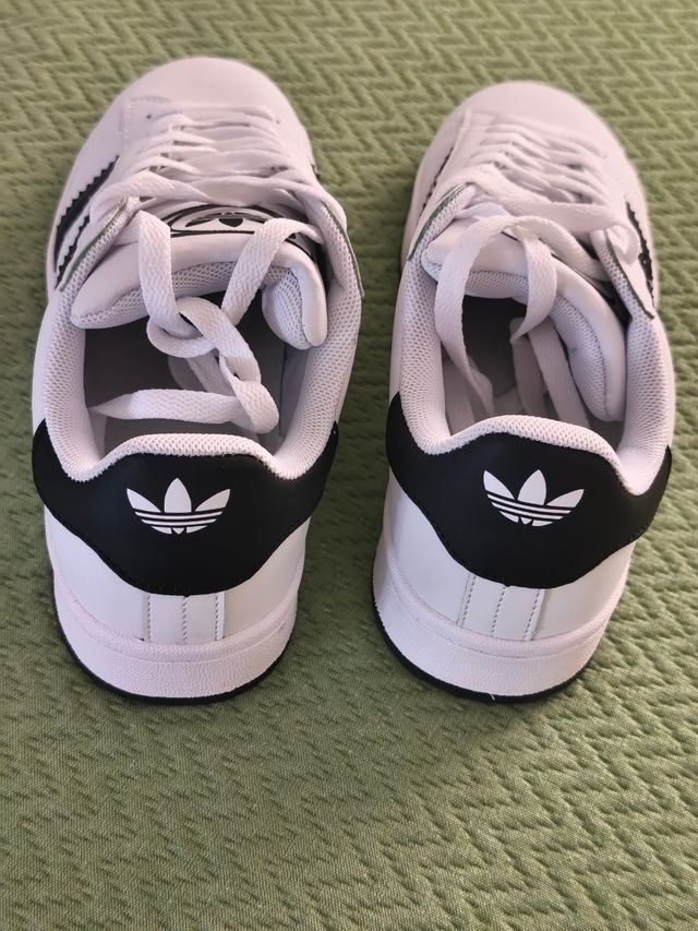 Zapatillas Adidas Campus Blancas y Negras
Nuevas