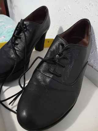 Zapato Wonders tacón negro