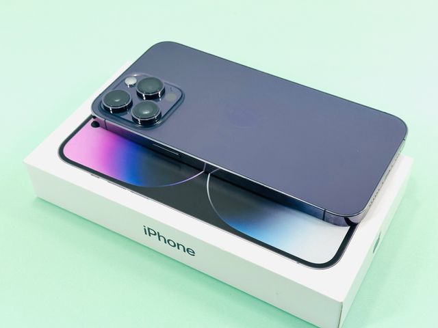 iPhone 14 Pro Max Morado Oscuro