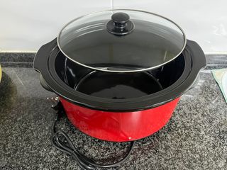 Olla Eléctrica Roja con Tapa de Cristal