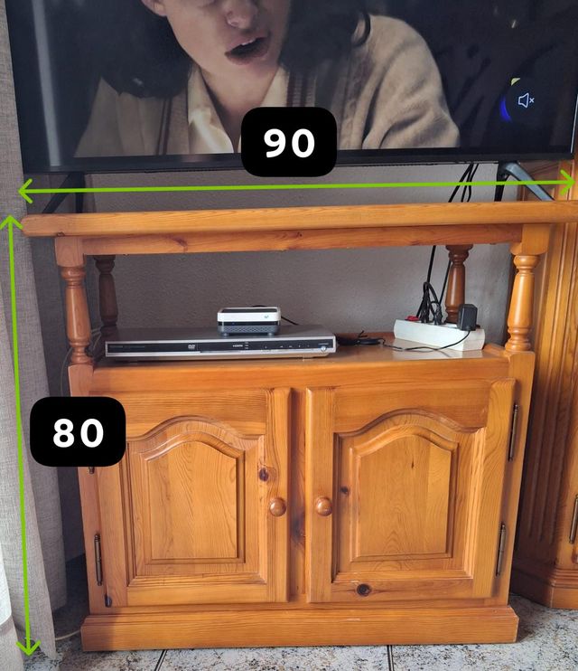 Mobile TV in pino massiccio