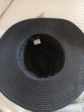 Sombrero negro con lazo estampado