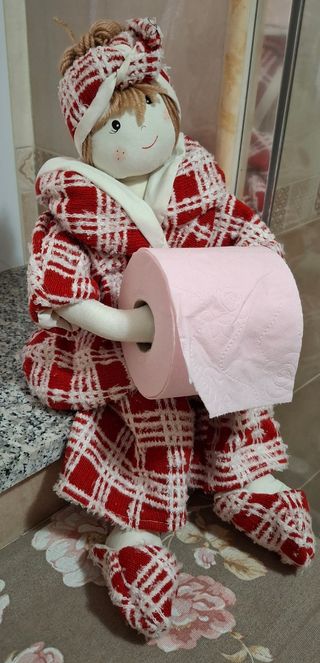 Bambola porta rotolo carta igienica