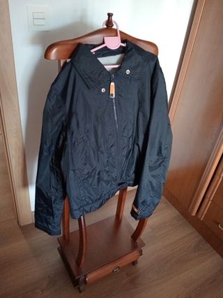 Cazadora deportiva azul