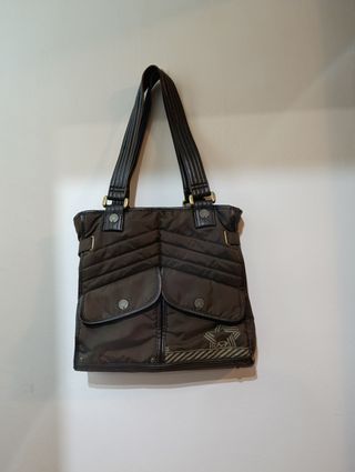 Bolso marrón con detalles verdes