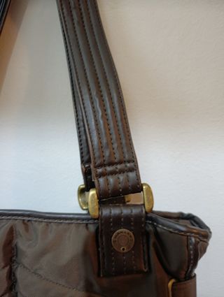 Bolso marrón con detalles verdes