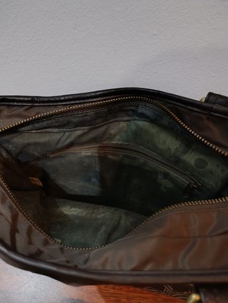 Bolso marrón con detalles verdes