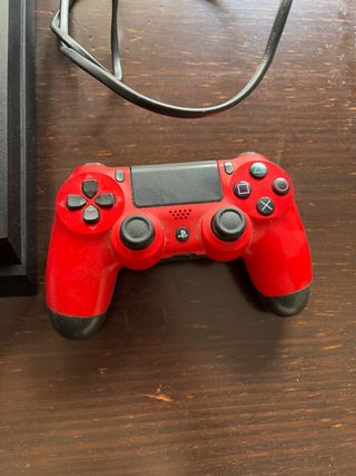 Ps4 1TB + 3 Mandos