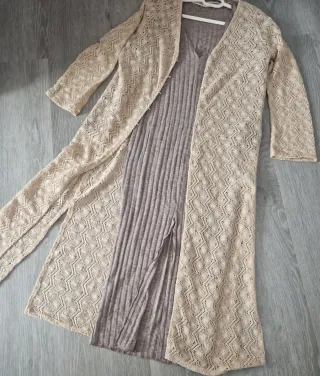 Conjunto de vestido y kimono. 