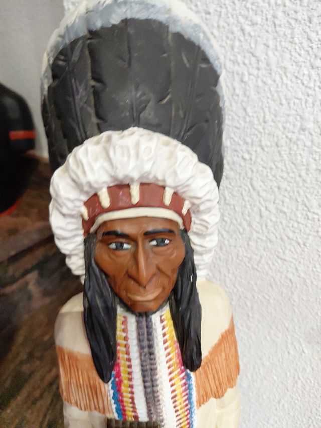 Estatua Jefe Indio Pintada a Mano