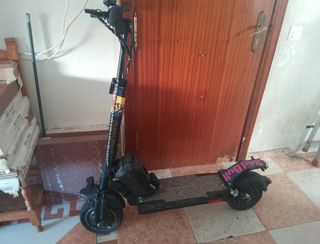 Patinete Eléctrico Red Bull