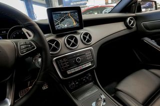 Mercedes CLA MERCEDES-BENZ  CLA 200 