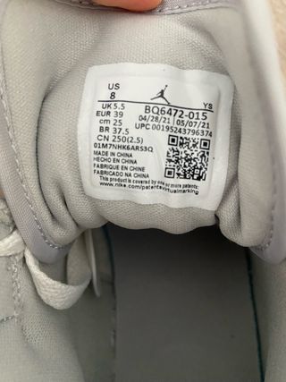 Zapatillas Nike Jordan 1 Mid Gris y Blanco