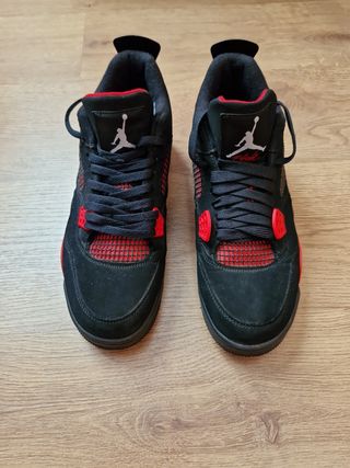 Zapatillas Jordan Negras y Rojas Talla 43