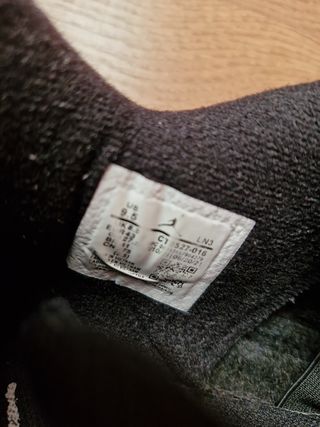 Zapatillas Jordan Negras y Rojas Talla 43