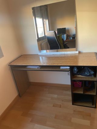 Mesa de trabajo con espejo