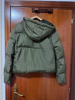 Cazadora verde con capucha