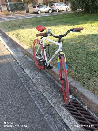 Bicicleta Fixie Blanca Ruedas Rojas