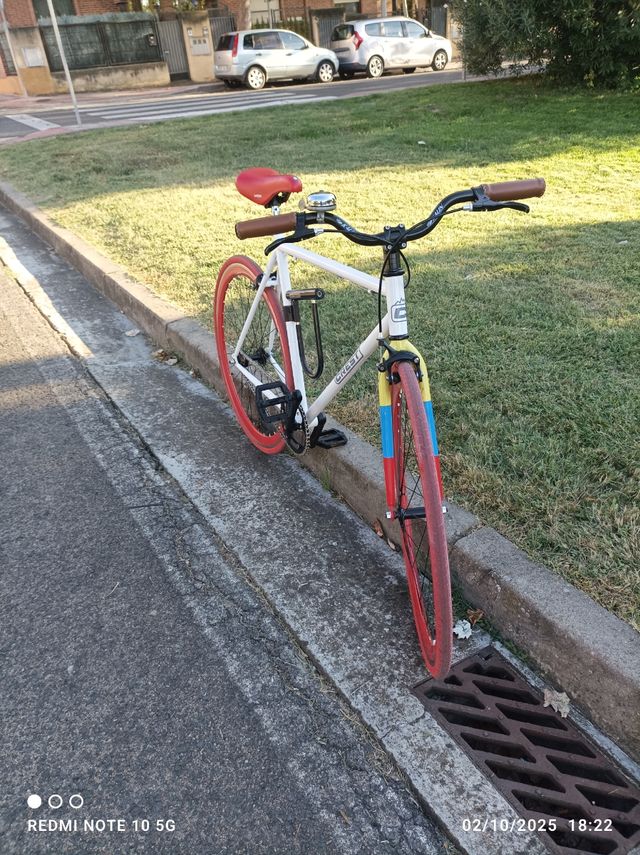 Bicicleta Fixie Blanca Ruedas Rojas