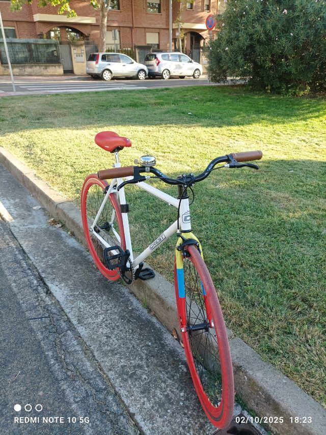 Bicicleta Fixie Blanca Ruedas Rojas