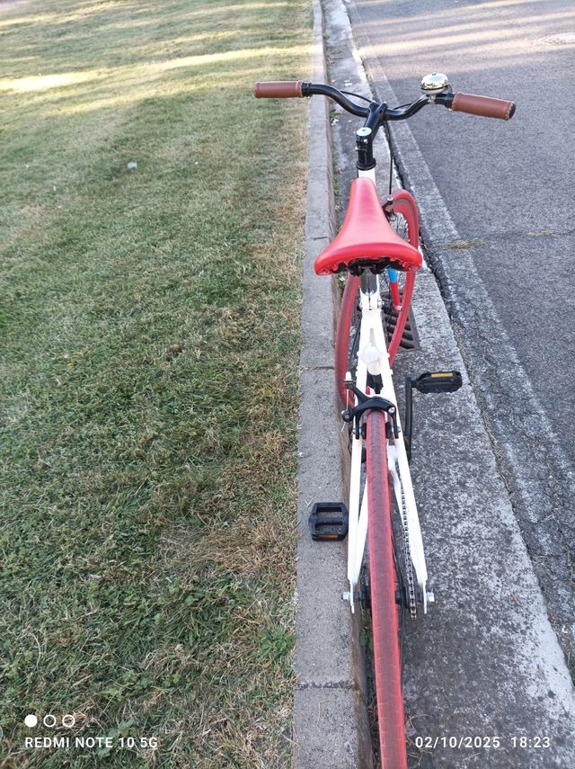 Bicicleta Fixie Blanca Ruedas Rojas