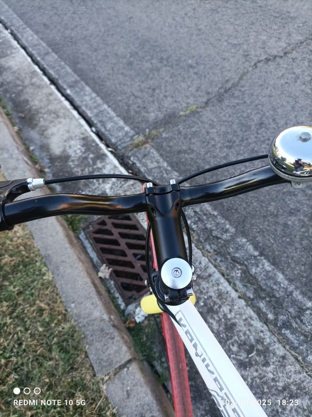 Bicicleta Fixie Blanca Ruedas Rojas