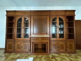 Mueble de salón madera vitrinas cristal