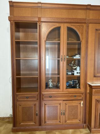 Mueble de salón madera vitrinas cristal