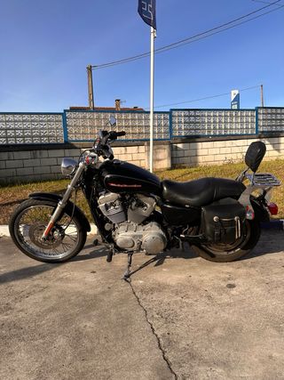 Harley-Davidson 883 XL Custom Negra