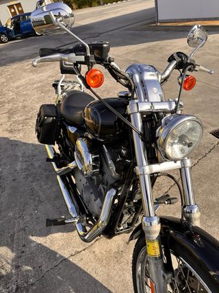Harley-Davidson 883 XL Custom Negra