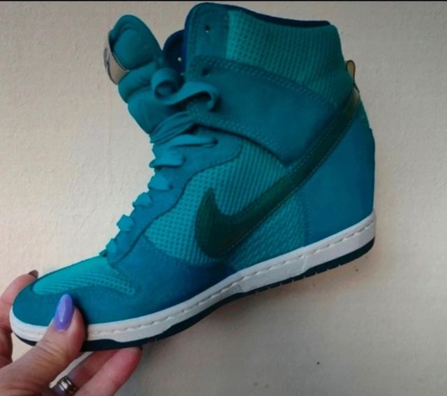 Sneakers Nike con zeppa interna donna