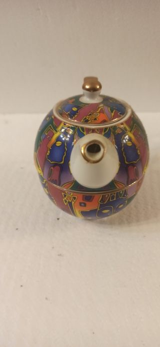 Teiera in porcellana decorata